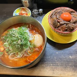 ユッケジャン麺・ハラミ丼セット(韓湯 みっちゃん)