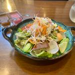 山盛りサラダ
