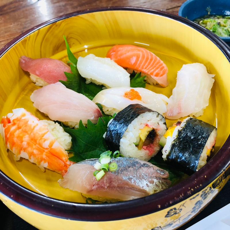 寿司定食(寿司と魚料理魚々や )
