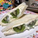 キウイフルーツのサンドイッチ(サンドイッチ専門店 マハロ)