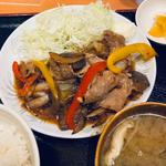 彩り野菜生姜焼き定食　おちょぼライス(大衆食堂 定食のまる大 多摩センター店)
