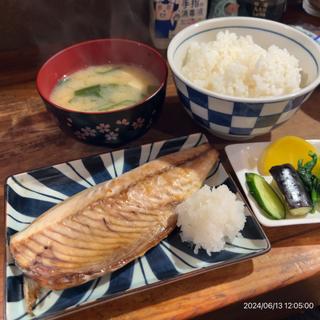 さばの塩焼き定食(カサ・ビノ)