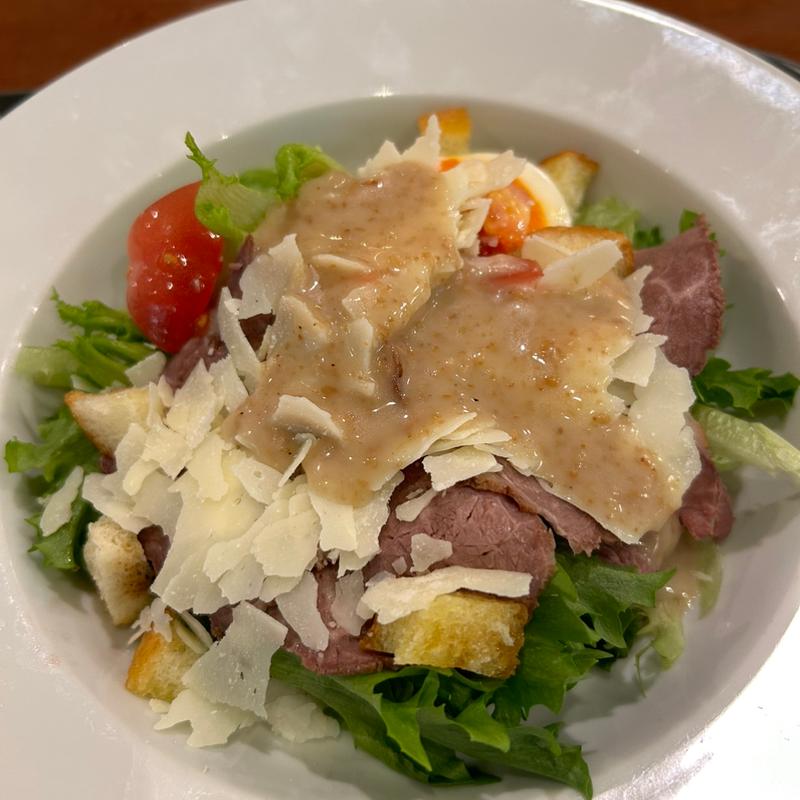 ローストビーフとパルメザンチーズのサラダ(プロント　さっぽろポールタウン店)