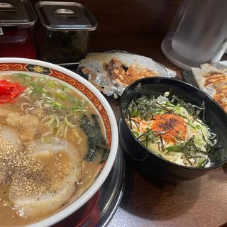 (拉麺 王角 （ラーメン オウカク）)