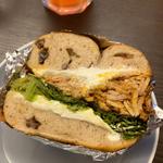 タンドリーチキンサンド（レーズン）(オーゾウ ベーグル （OZO BAGEL）)