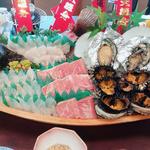 海の幸盛り合わせ、あわびおどり食いと本マグロ大トロ刺身コース（1泊2食）