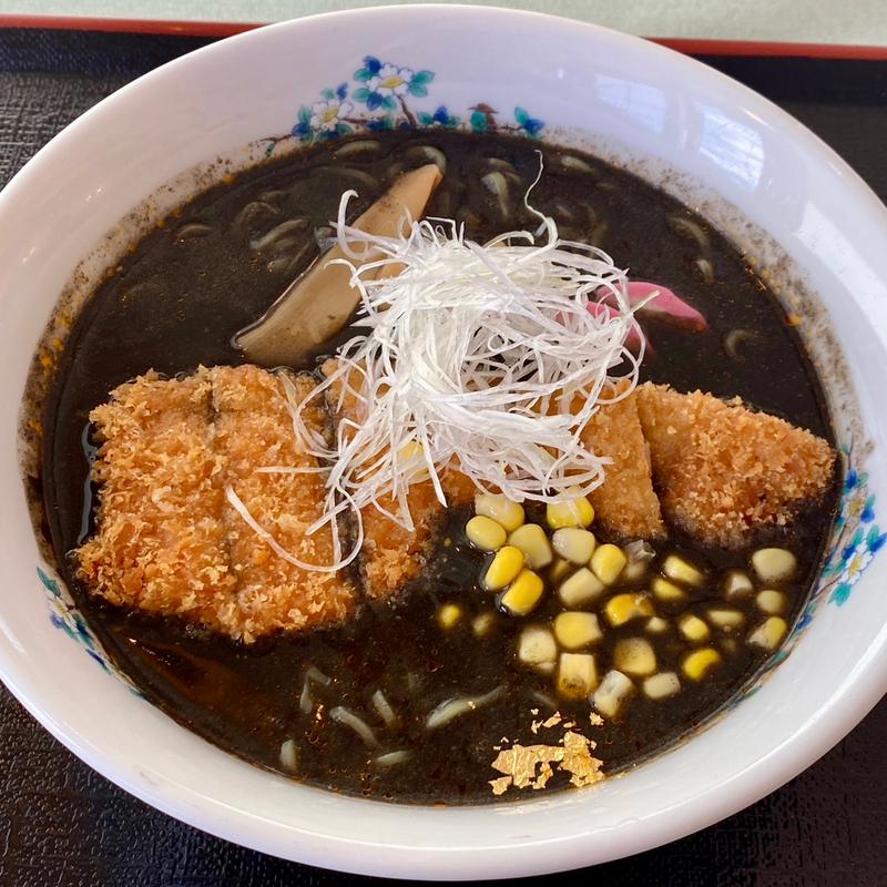 黒鉱カツラーメン(レストラン 青銅館 （セイドウカン）)