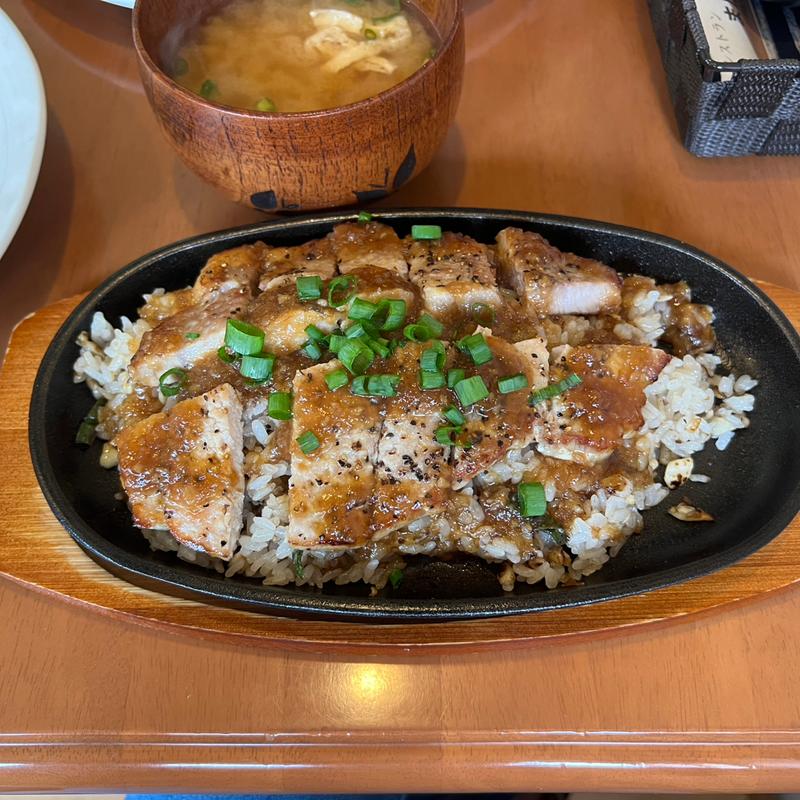 豚ロースグリルとガーリックライス(洋食レストランまほろば)