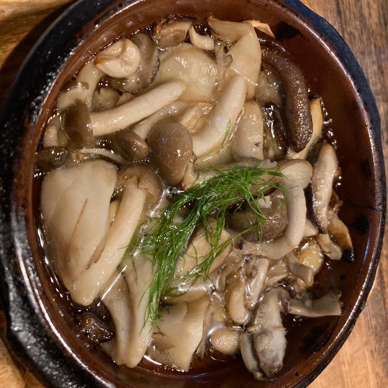 きのこのアヒージョ(WINEHALL GLAMOUR 赤坂)