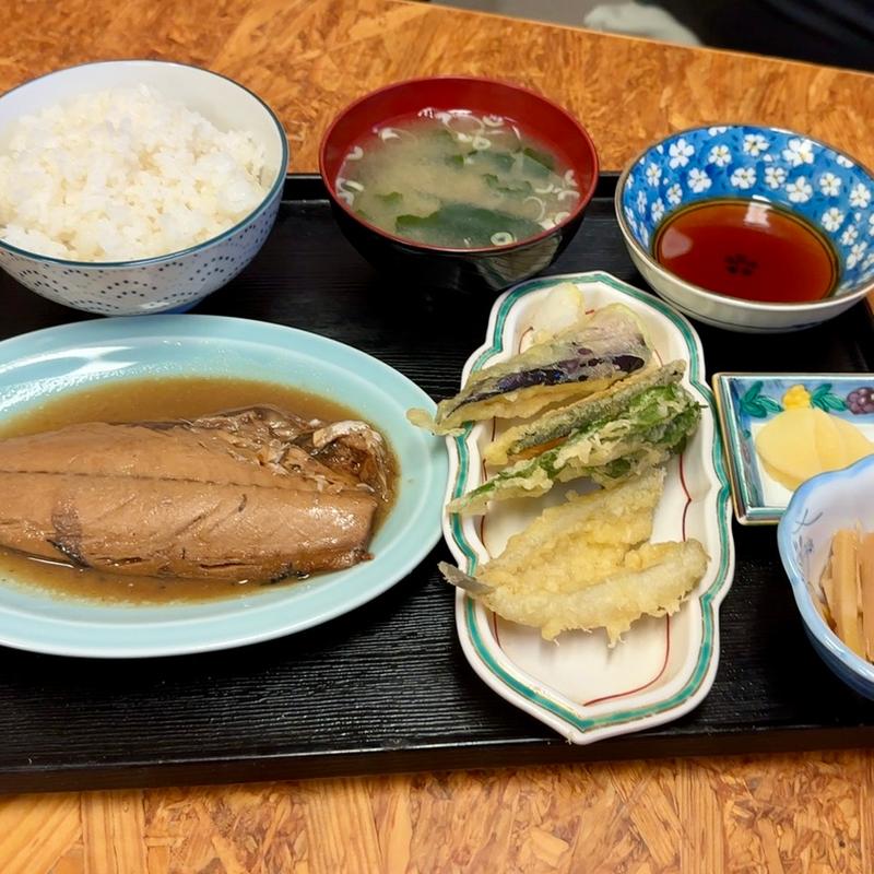 煮魚定食 天ぷら付(お食事処 酒処 錦)
