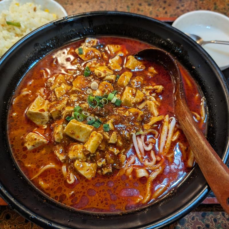 麻婆担々麺と炒飯(中国四川料理 天然居)
