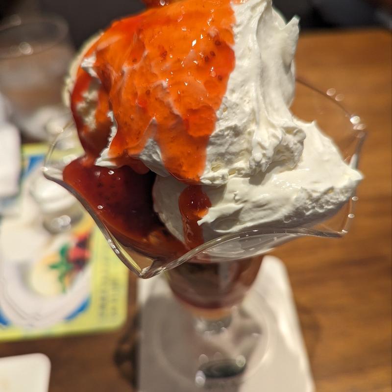 苺パフェ(珈琲館 大宮西店)