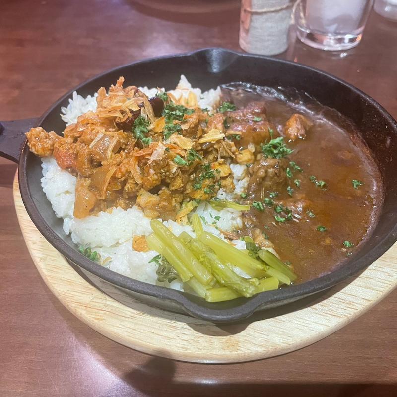 牛すじカレー・キーマ(冒険香る牛すじカレーの店Roman Kitchen)