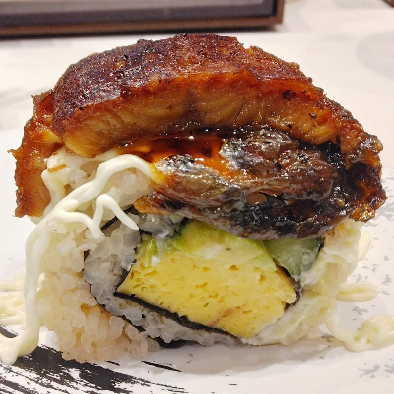 店内蒸しうなぎアボカドロール(回転寿司みさき 川崎アゼリア店)