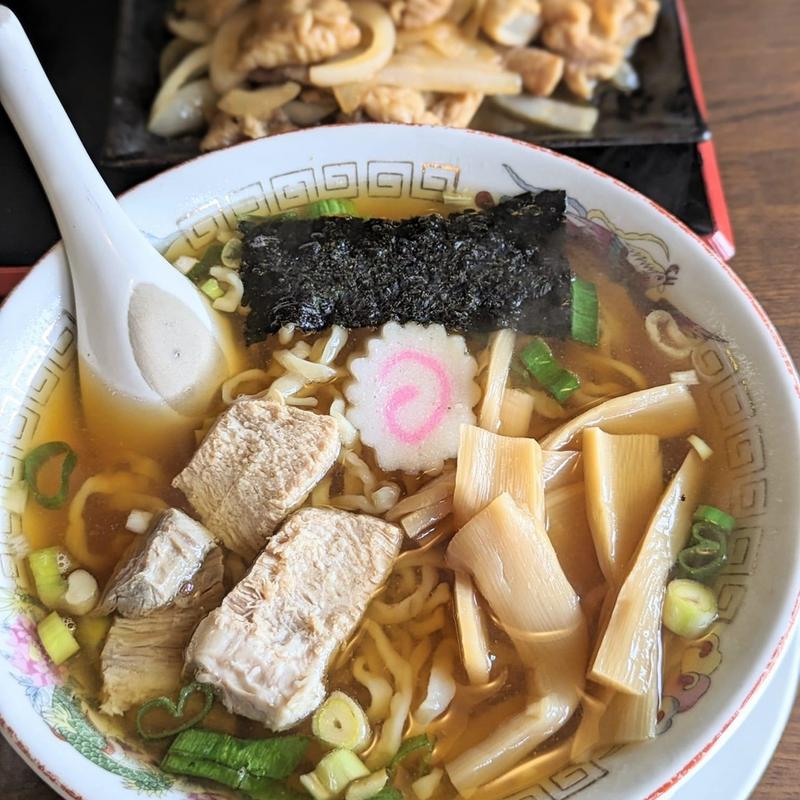 ラーメン ホルモン炒め＋半ライス(いこい食堂)