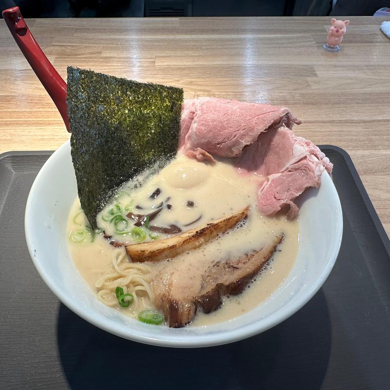 チャーシューメン+煮玉子(甲斐豚骨ラーメン ぶーちゃん)