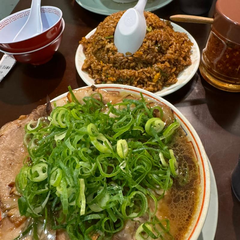 ラーメン（小）焼飯並(新福菜館 KiKi京橋店 )