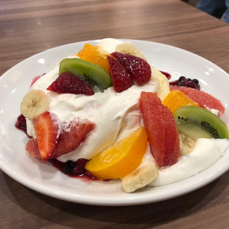 フレッシュフルーツのリコッタパンケーキ(高倉町珈琲 柏の葉店)