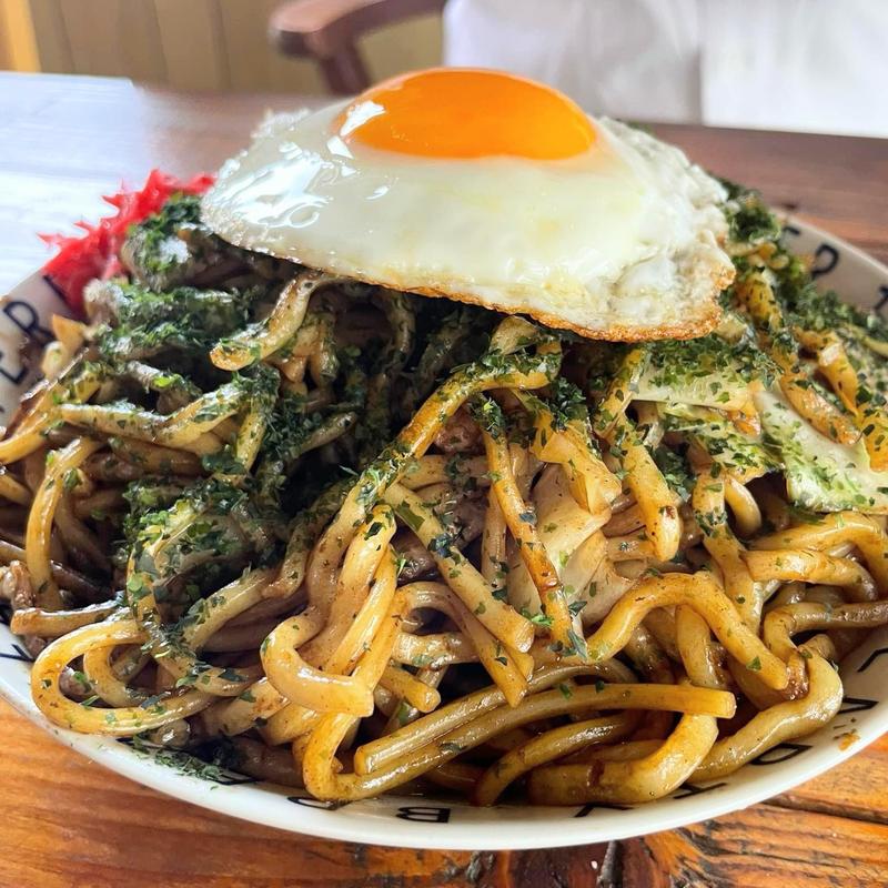 焼きそば 大盛 目玉焼き(田舎屋 )
