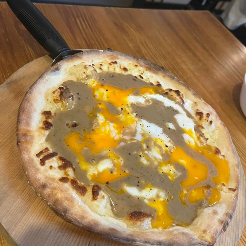 半熟玉子とポルチーニソースのビスマルク(大衆ビストロ　瓦屋ROOT)