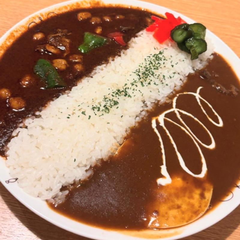 ツインカレー（トッピング:ひよこ豆・フライドエッグ）(カリカリ)