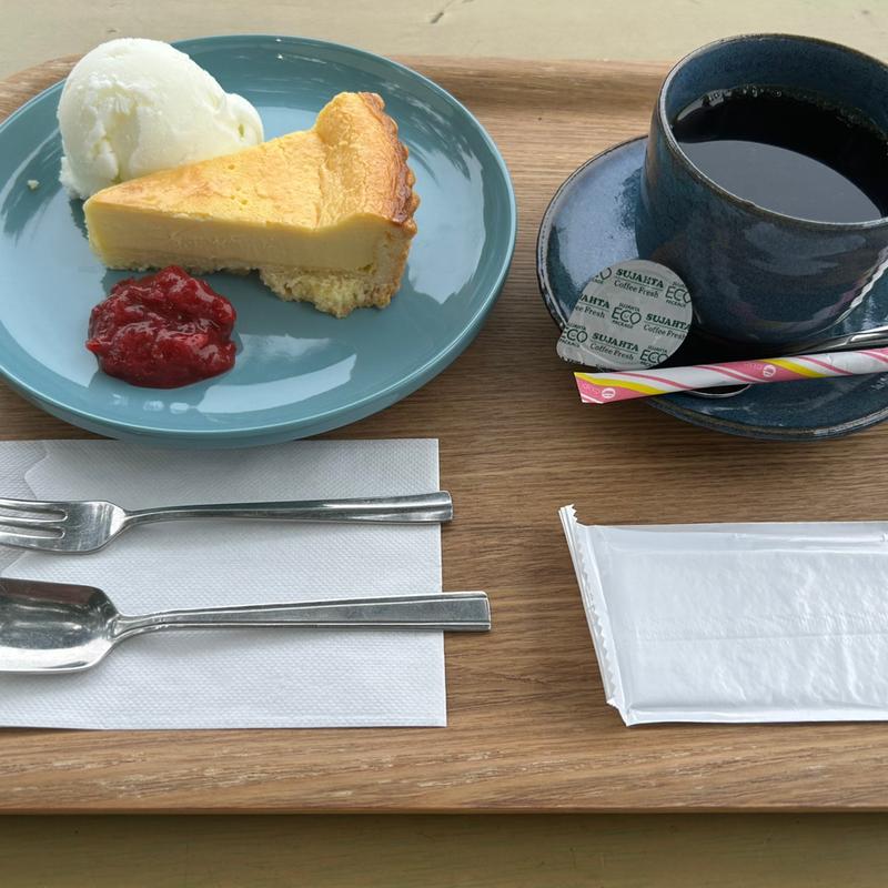 ケーキセット(ベイクドチーズ)(えいちのむら ファーマーズキッチン)