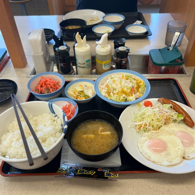 ソーセージエッグW定食ミニ牛皿　サラダ(松屋 足立保塚店 )