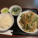 肉とニラもやし醤油炒め定食(龍驤)