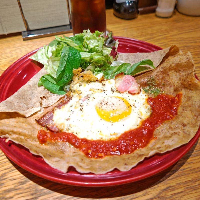 ベーコンエッグのピッツァスタイルガレット(むさしの森珈琲 六ッ川店)