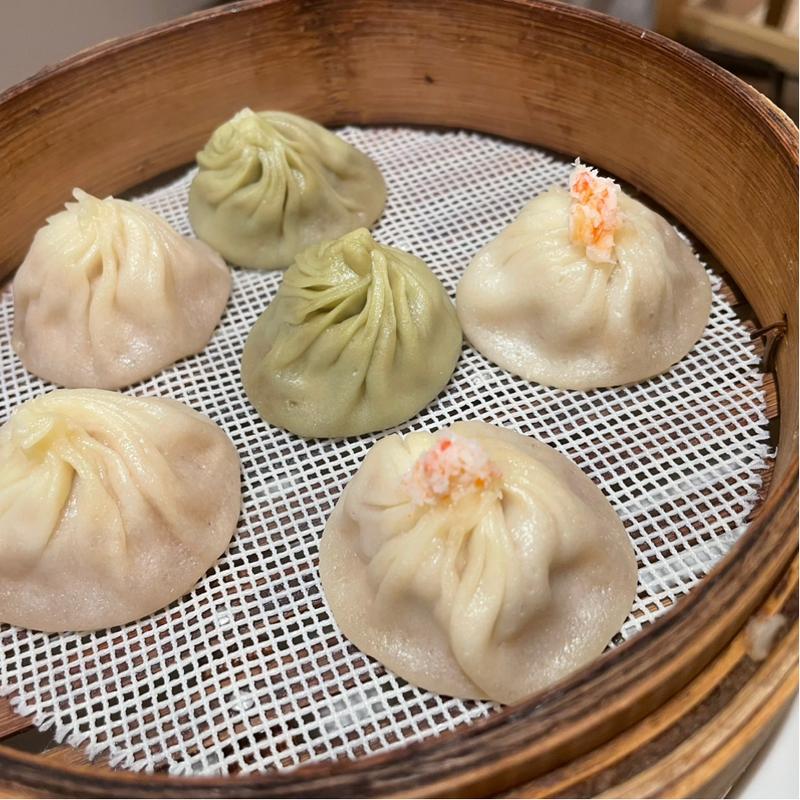  三色小籠包(6個)(京鼎樓（ジンディンロウ） 新宿住友ビル店)