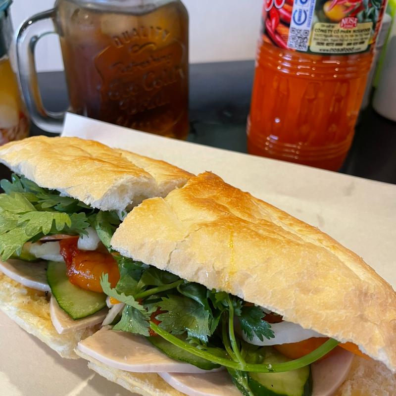 エビ風味のラー油バインミー(BANH MI NGON NGON TAKADANOBABA)