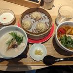 おかゆと麺のハーフ&ハーフセット(おかゆと麺 粥餐庁(かゆさんちん) グランフロント大阪店)