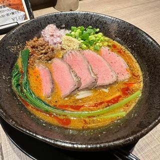 濃厚鶏白湯とローストビーフの味噌坦々麺(麺道場YAWARA)