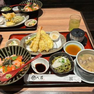 季節の天ぷらと海鮮丼？