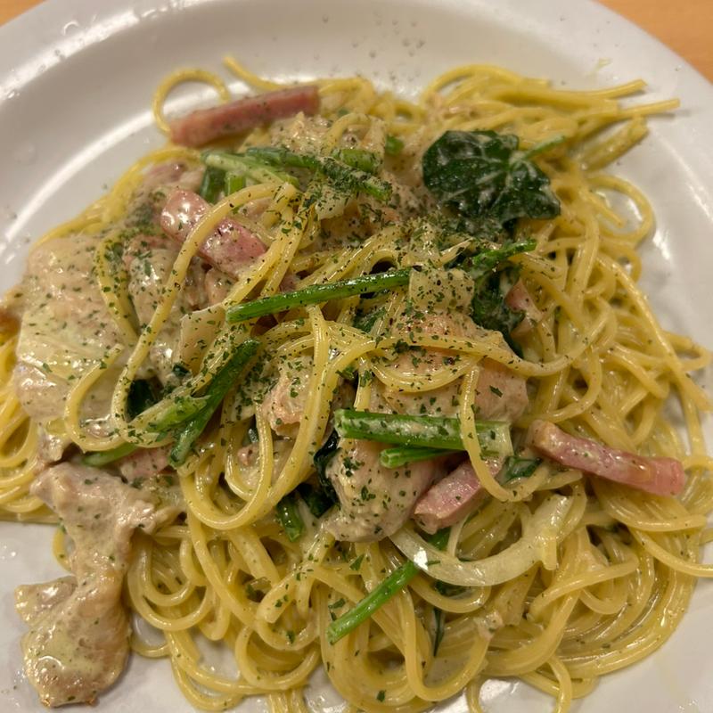 チキンとほうれん草のチーズクリーム（ベーコントッピング）(チロリン村 南2条店)