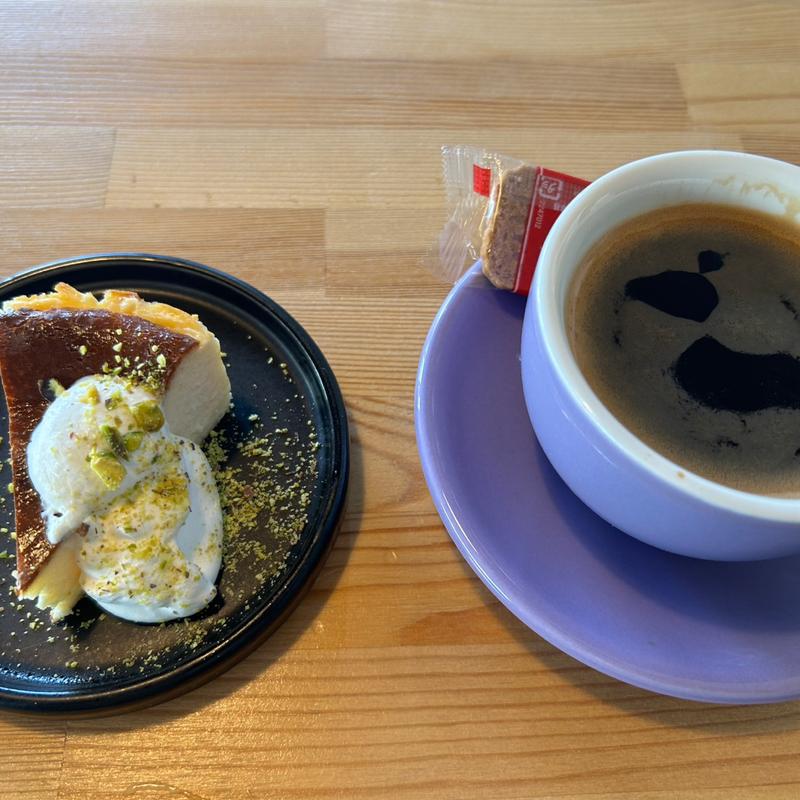 バスクチーズケーキ(244.Coffee(にーよんよんどっとこーひー))