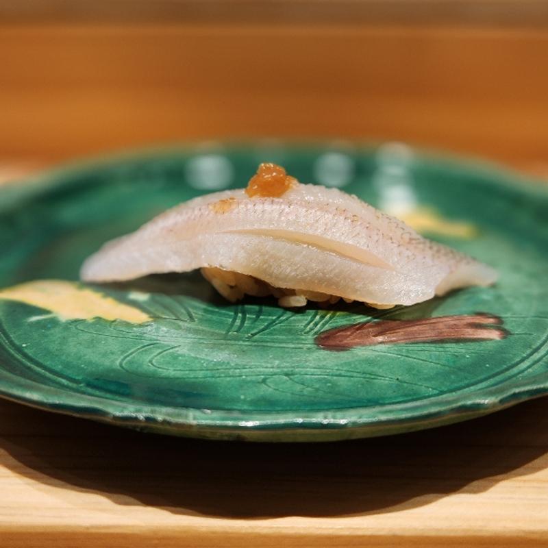 淡路島産キス 梅肉和え(鮨処 池上)