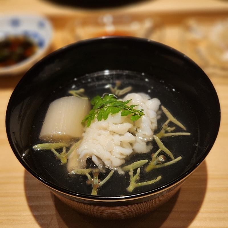 お椀 ハモ 葛打ち じゅんさい 新玉ねぎ(鮨処 池上)