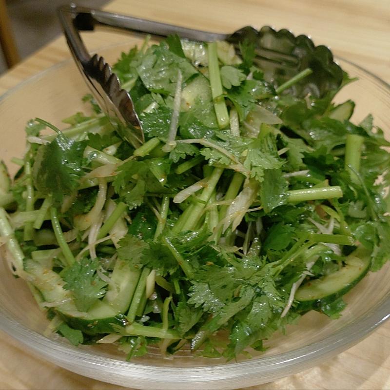 パクチーサラダ(焼肉ホルモン ちゅらロース 亀有店)
