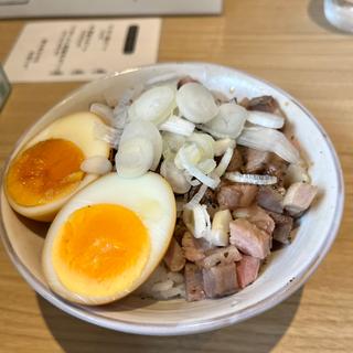 レア炙り焼豚丼(麺屋優光)