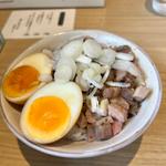 レア炙り焼豚丼(麺屋優光)