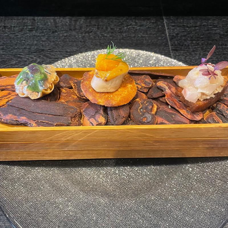 アミューズ(PLUS ULTRA（プルス・ウルトラ）)