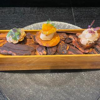 アミューズ(PLUS ULTRA（プルス・ウルトラ）)