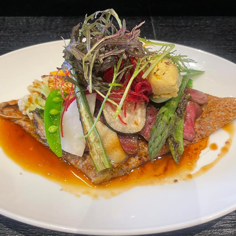 A5黒毛和牛カメノコのローストビーフとフォアグラのフランのガレット(PLUS ULTRA（プルス・ウルトラ）)