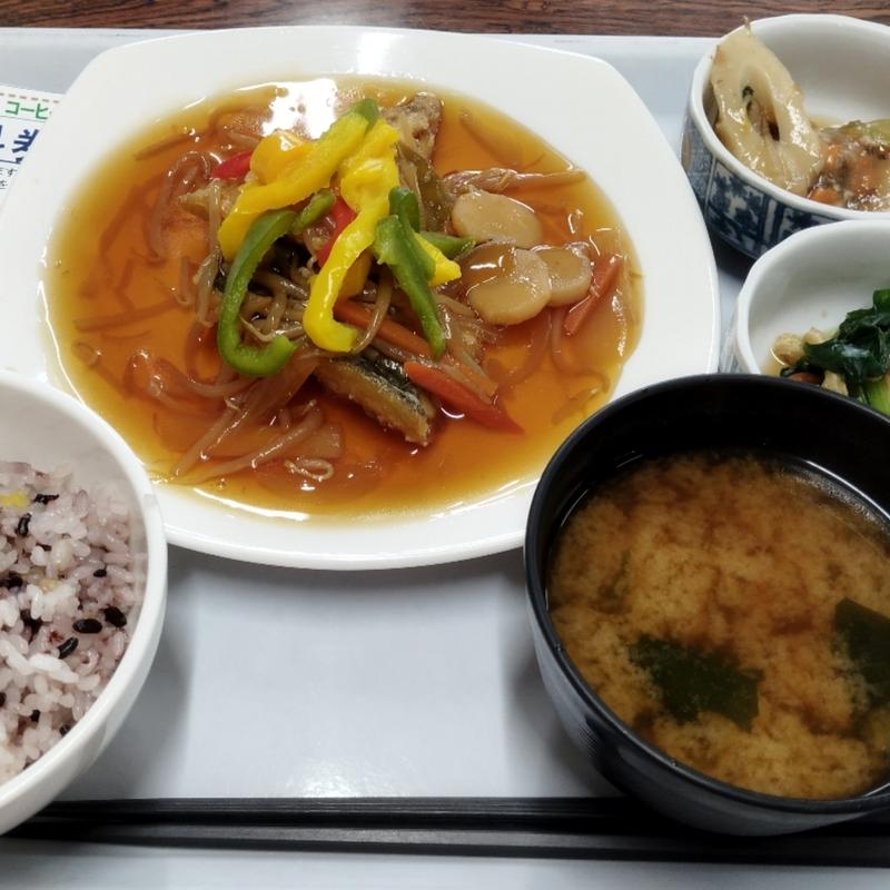 元気が出るメニュー(鯖の唐揚げ 彩り野菜の黒酢ソース)(葛飾区役所　食堂 )