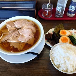 特上肉らぁめん(醤油)(自家製麺 仁〜JIN〜)