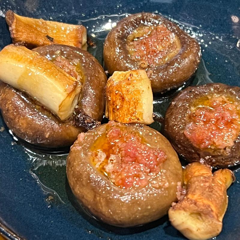 マッシュルーム詰め物ソテー(スタンド ニュー太閤 STAND NEW TAIKO)