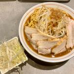 G(じゃいあん)ラーメン 特盛り 野菜普通 刻みねぎ スラチャー3枚追加