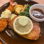 阿波踊りチキンソテーとエビフライ