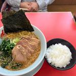 味噌ラーメン　チャーシュー　ほうれん草　半ライス
